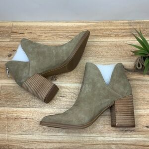 Steve Madden Cedar Bootie sz 8